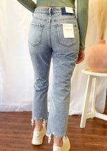 Load image into Gallery viewer, High Rise Relaxed Straight Jeans
