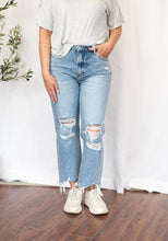 Load image into Gallery viewer, High Rise Relaxed Straight Jeans
