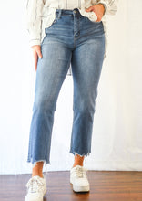 Load image into Gallery viewer, High Rise Regular Straight Jeans
