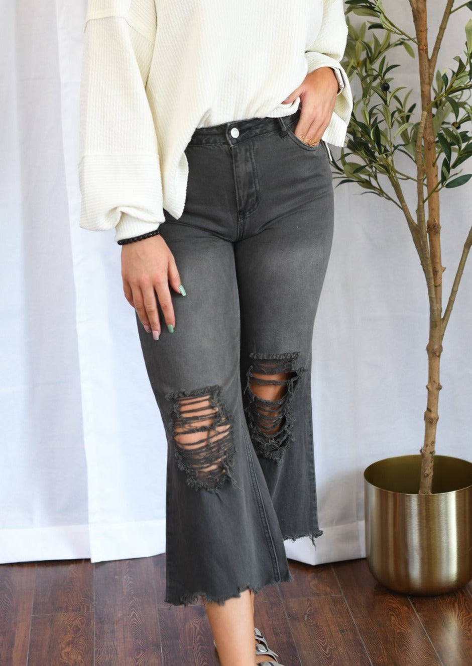 Distressed Vintage Washed Wide Leg Jeans - Black