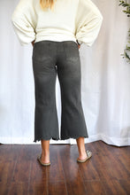 Load image into Gallery viewer, Distressed Vintage Washed Wide Leg Jeans - Black
