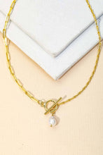 Load image into Gallery viewer, Toggle Chain Pearl Charm Necklace
